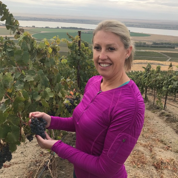 Meet your Posher, Kari - Picture 1 of 2